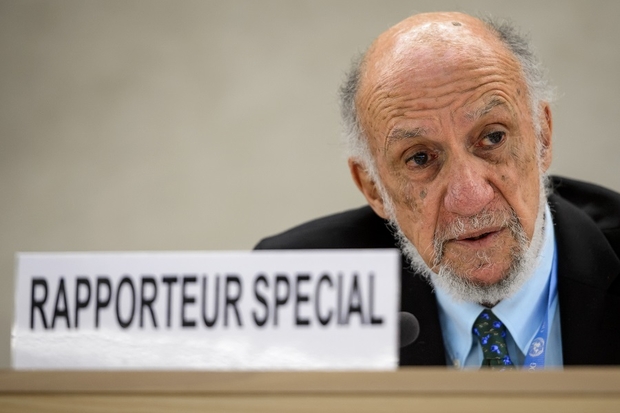 United Nations special rapporteur on the human rights situation in the Palestinian territories Richard Falk presents his final report before the UN Human Rights Council on 24 March 2014 in Geneva (AFP)