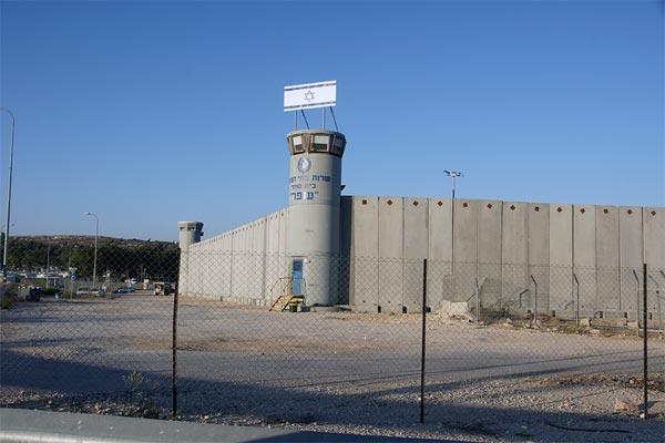 Image of a military watchtower, near an Israeli prison