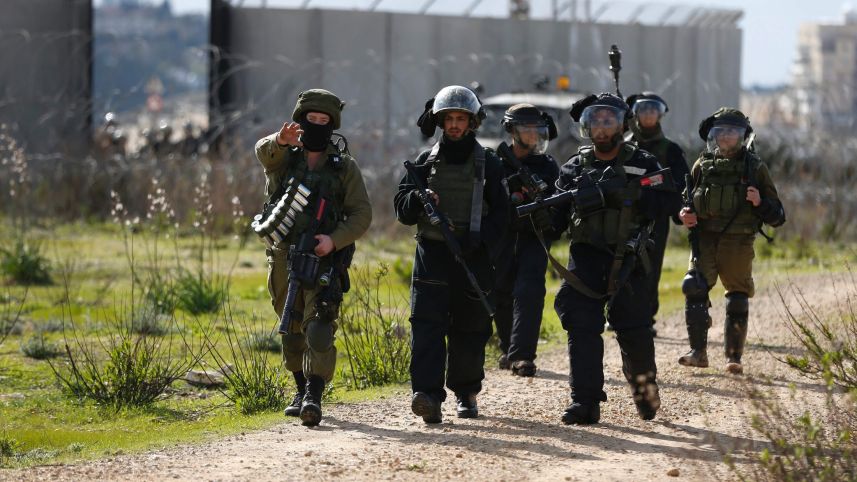 Israeli security forces disperse Palestinian protesters near the village of Bilin in the West Bank, February 17, 2017. ABBAS MOMANI/AFP